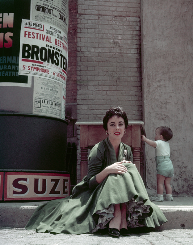 Milton captured the lovely Elizabeth Taylor with her son Michael Wilding in 1954